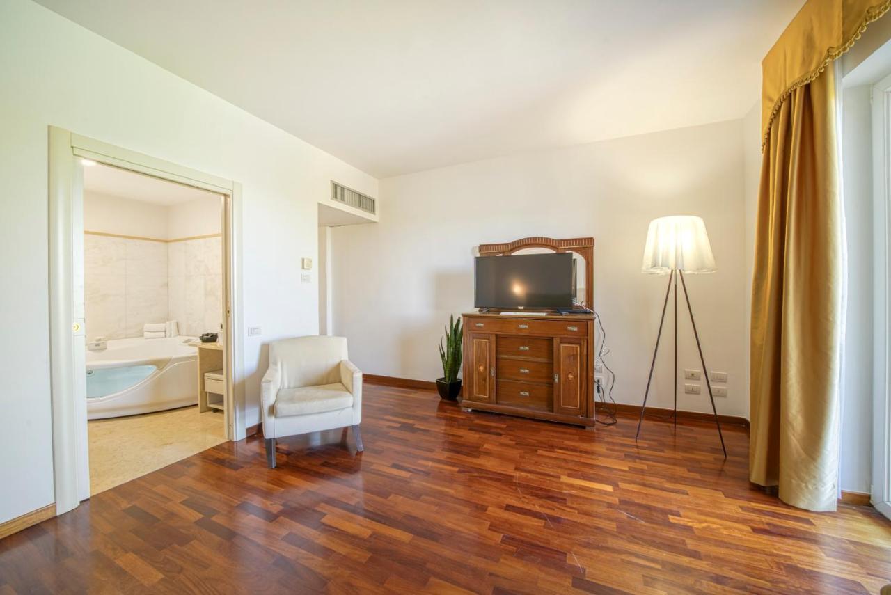 מטרה Hotel La Corte מראה חיצוני תמונה